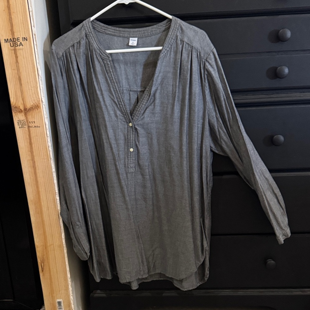 Old Navy Charcoal Long Sleeve Top